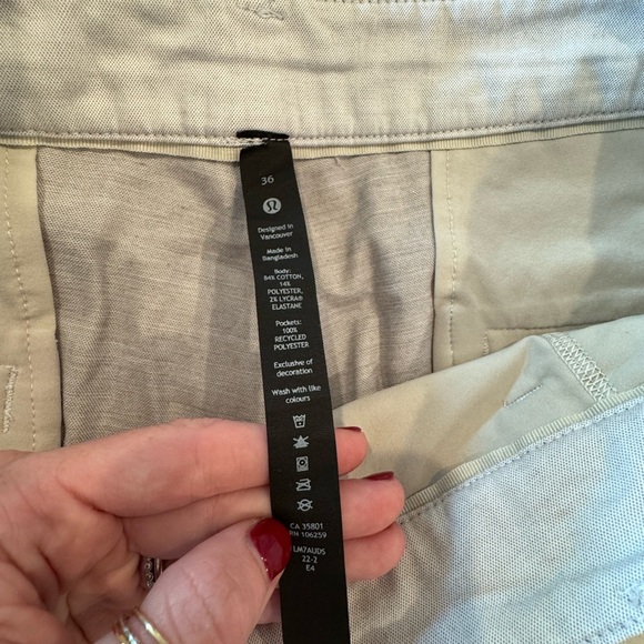 Lululemon - set of 2. Men’s Oxford Commission Classic 7” shorts - Picture 15 of 16